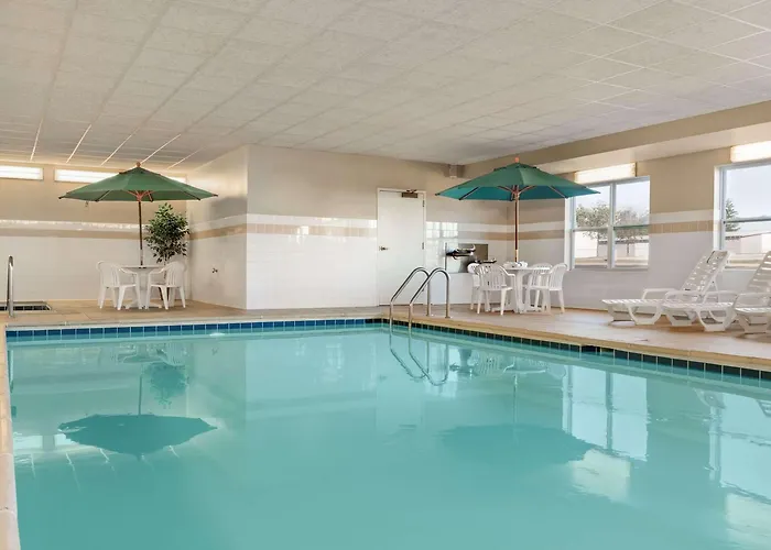 Country & By Radisson, North, Il Hotel 3*