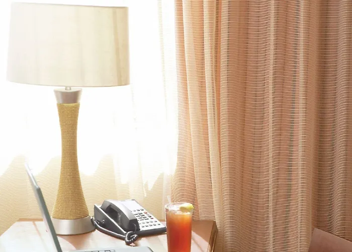 Country & By Radisson, North, Il Peoria