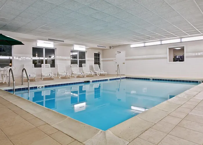Country & By Radisson, North, Il Hotel Peoria