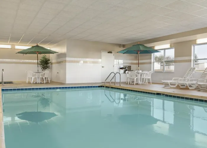 Hotel Country & By Radisson, North, Il