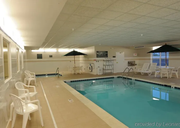 Country & By Radisson, North, Il Peoria